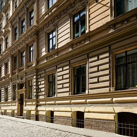 Old 2 Bedroom Vecpilsetas Street アパート