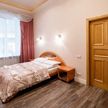 Old 2 Bedroom Vecpilsetas Street アパート