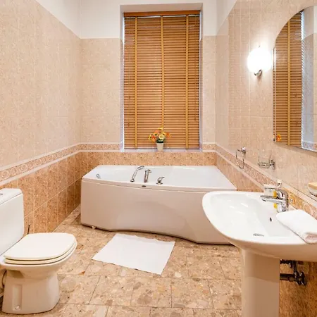 Old 2 Bedroom Vecpilsetas Street * リガ