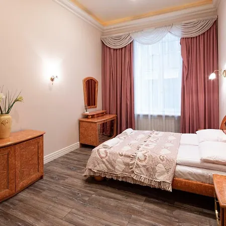 Old 2 Bedroom Vecpilsetas Street * Riga