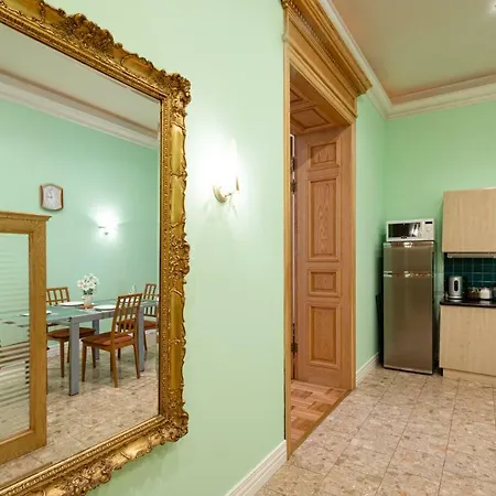 Old 2 Bedroom Vecpilsetas Street * リガ