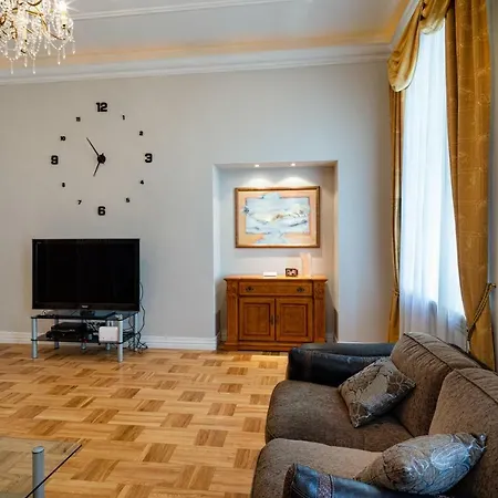 アパート Old 2 Bedroom Vecpilsetas Street リガ