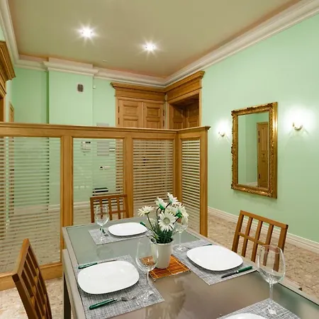 Old 2 Bedroom Vecpilsetas Street * Riga