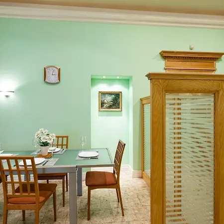 Old 2 Bedroom Vecpilsetas Street Riga