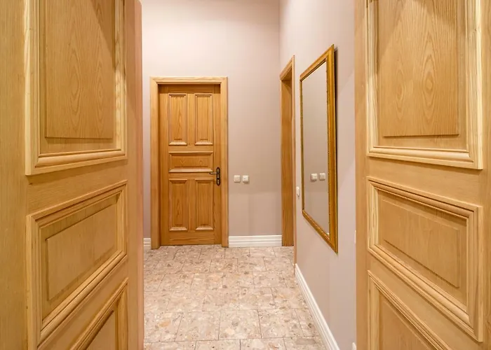 Old 2 Bedroom Vecpilsetas Street * Riga