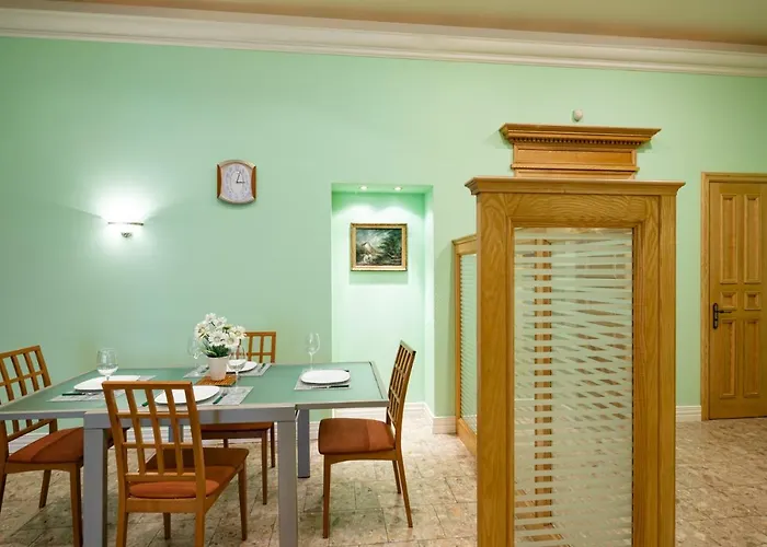 Old 2 Bedroom Vecpilsetas Street Riga