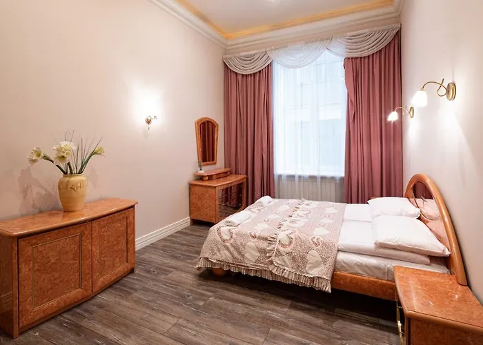 Old 2 Bedroom Vecpilsetas Street * Riga